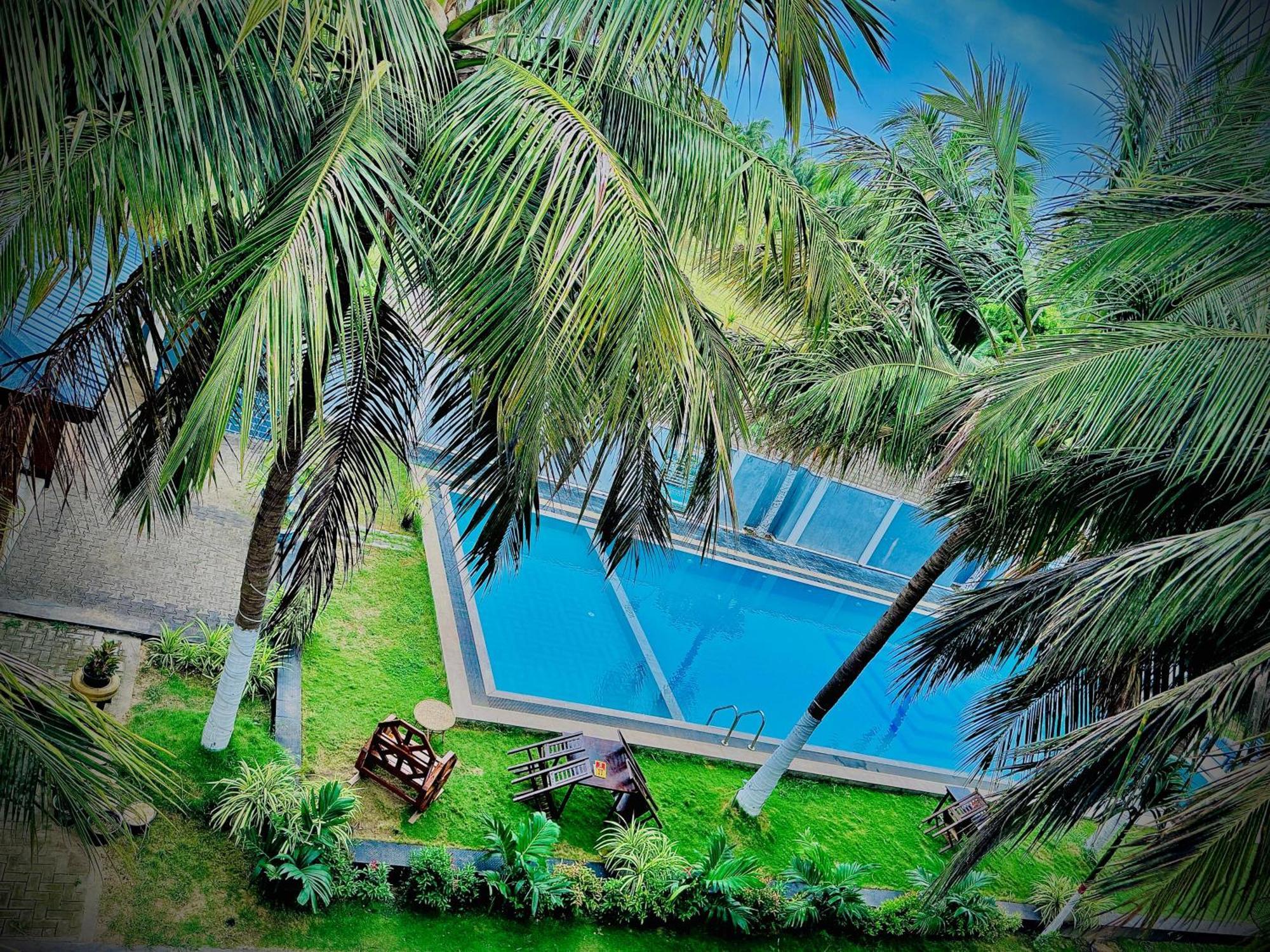 Nilaveli Hybrid Holiday Hotel Esterno foto